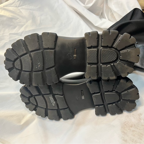 Bamboo over the knee chunky flat heel boots. Size 10 - Picture 4 of 10